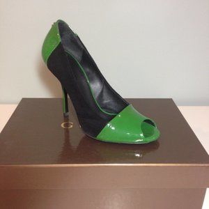 Authentic Gucci peep toe two tone leather pumps LIKE NEW